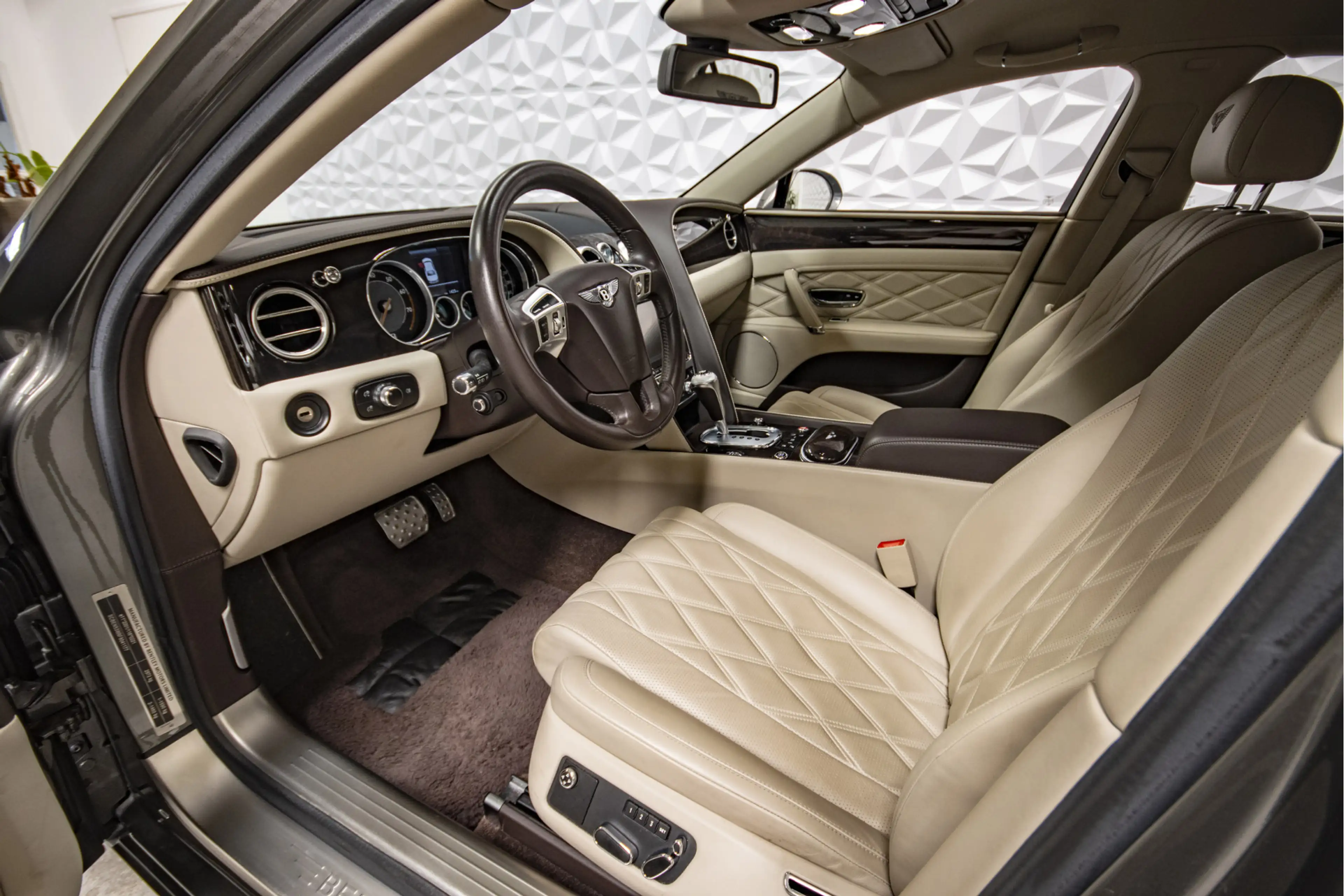 Bentley Flying Spur 4.0 V8 | Bitrubo | Dual tone interiour | Memory | — photo 13