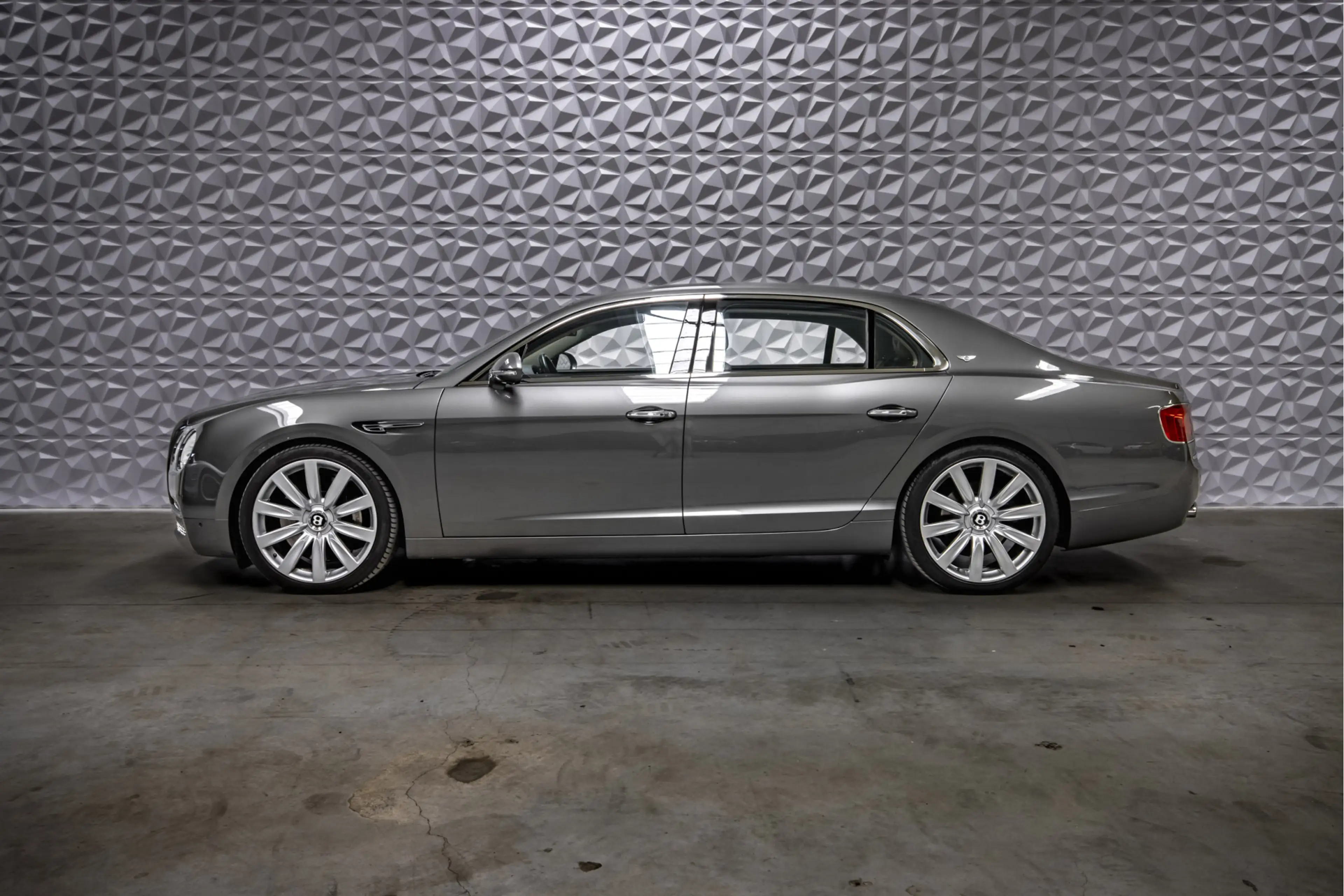 Bentley Flying Spur 4.0 V8 | Bitrubo | Dual tone interiour | Memory | — photo 10