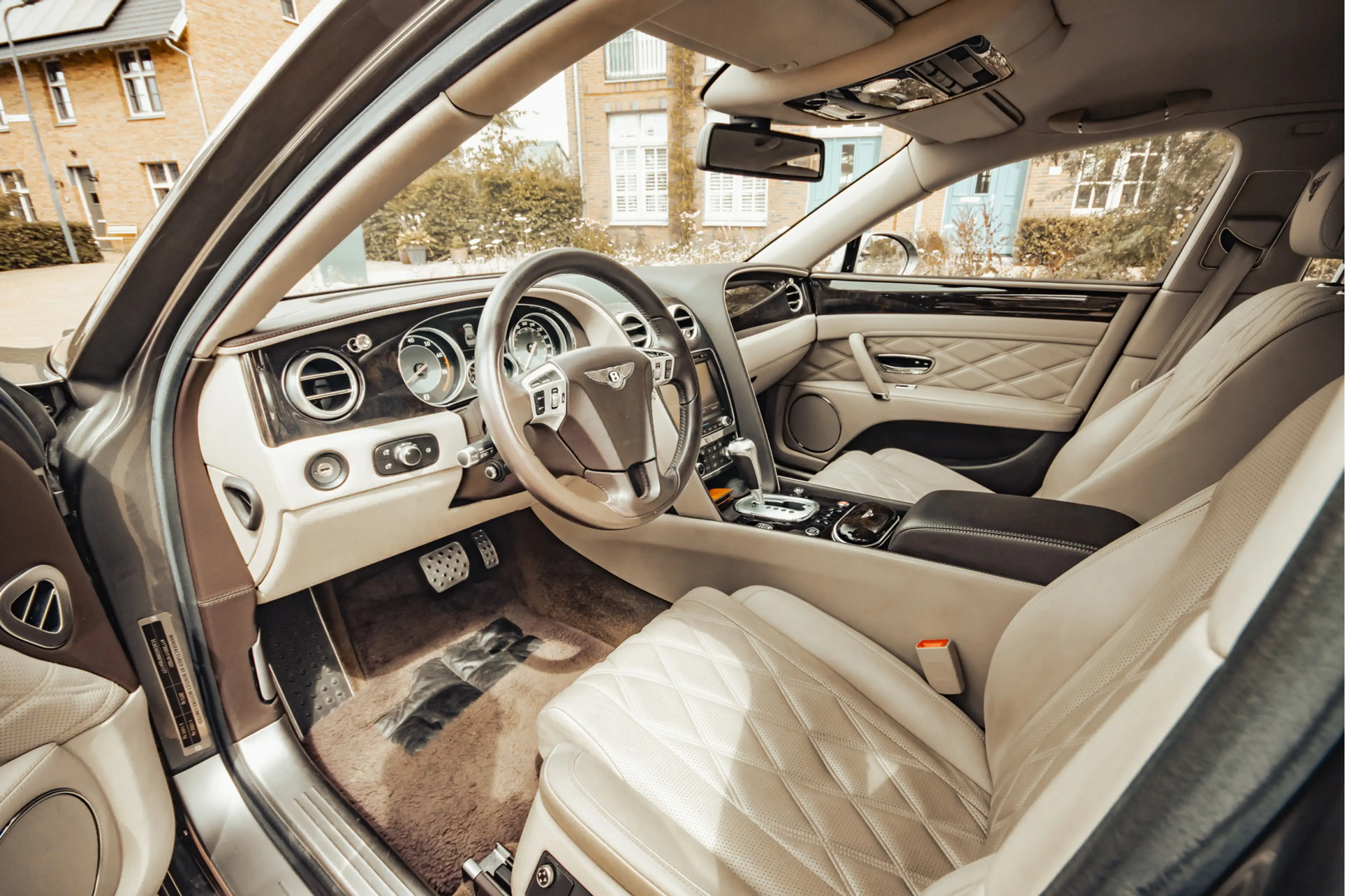 Bentley Flying Spur 4.0 V8 | Bitrubo | Dual tone interiour | Memory | — photo 3