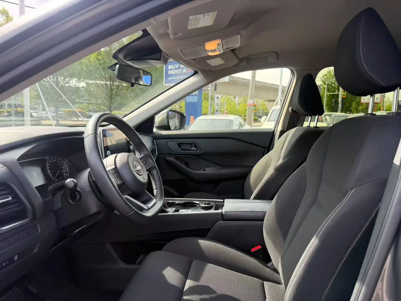 Nissan Rogue снимка Nissan Rogue