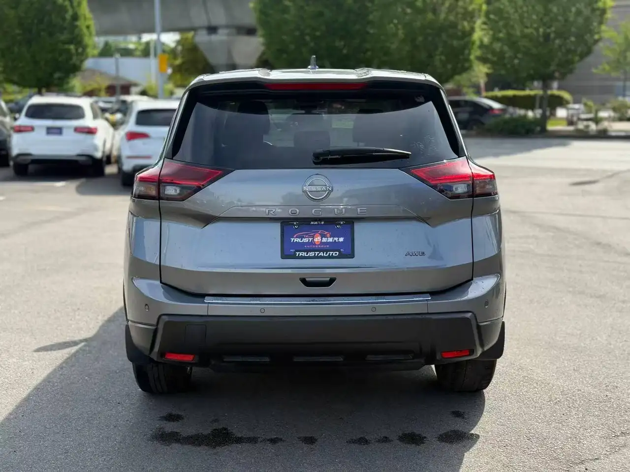 Nissan Rogue снимка Nissan Rogue