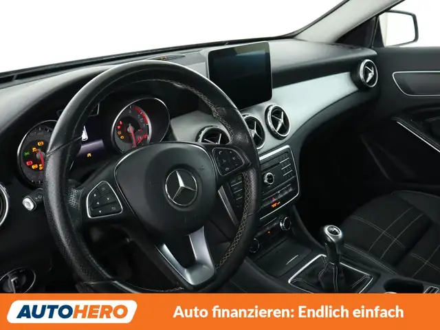 Mercedes-Benz Gla view 11
