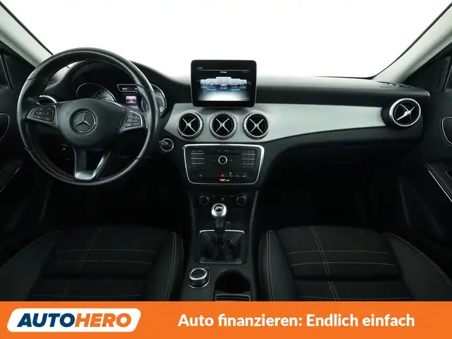 Mercedes-Benz Gla view 12
