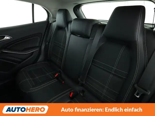 Mercedes-Benz Gla view 14