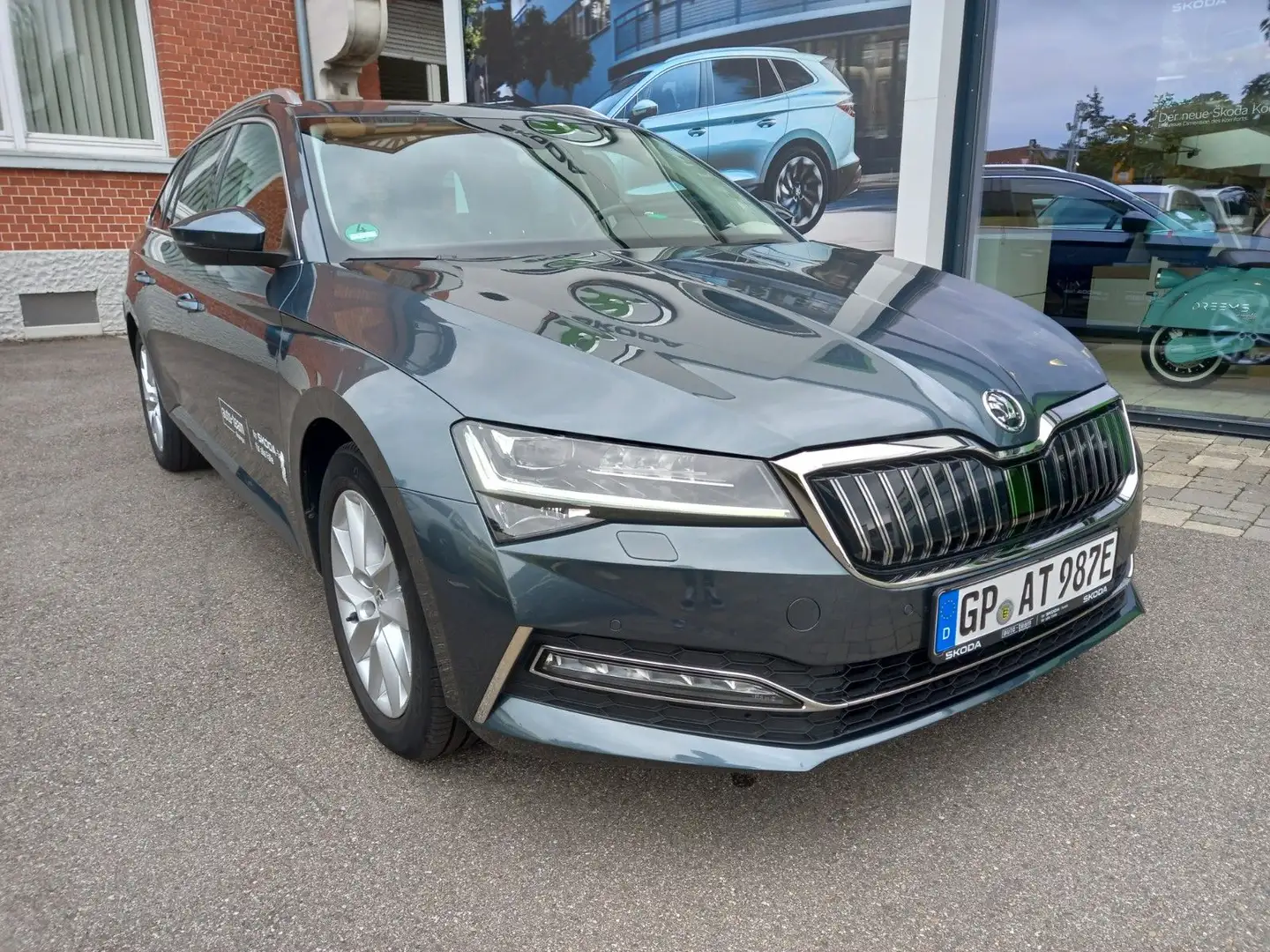 Skoda Superb Combi Style iV 1.4 TSI  PANO, NAV, LEDER Grau - 2