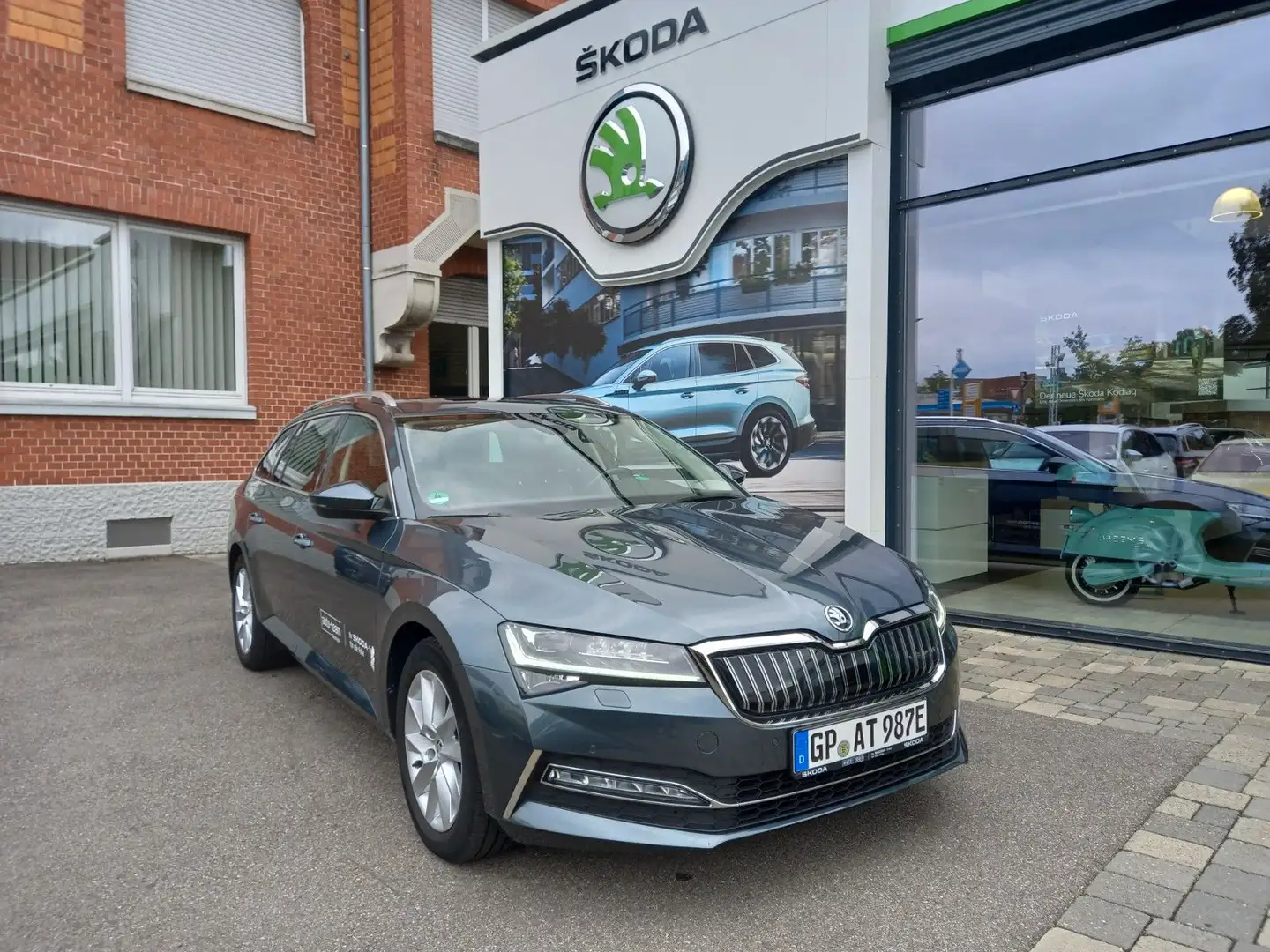 Skoda Superb Combi Style iV 1.4 TSI  PANO, NAV, LEDER Grau - 1