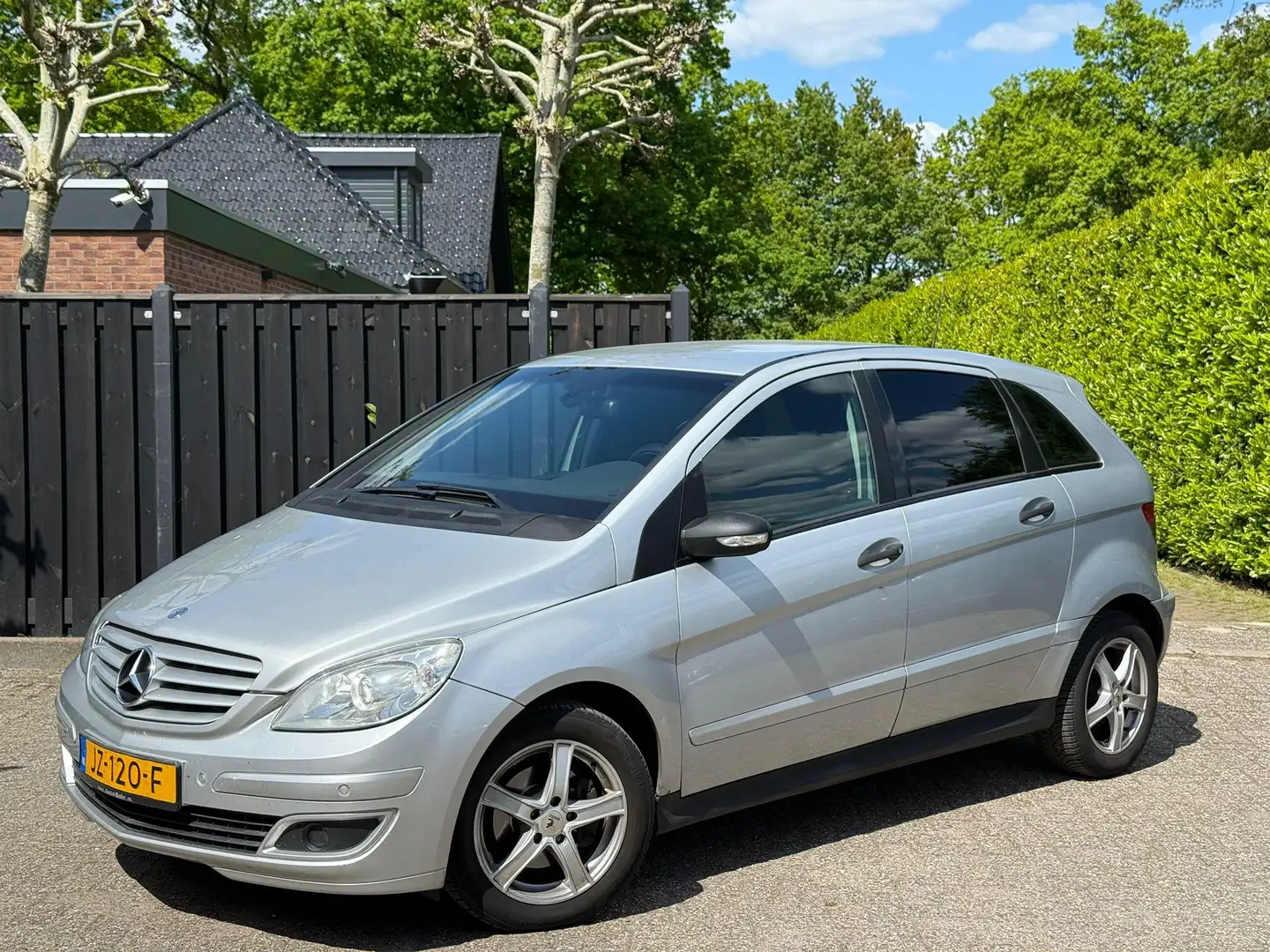 Mercedes-Benz B 200 Gris - 1