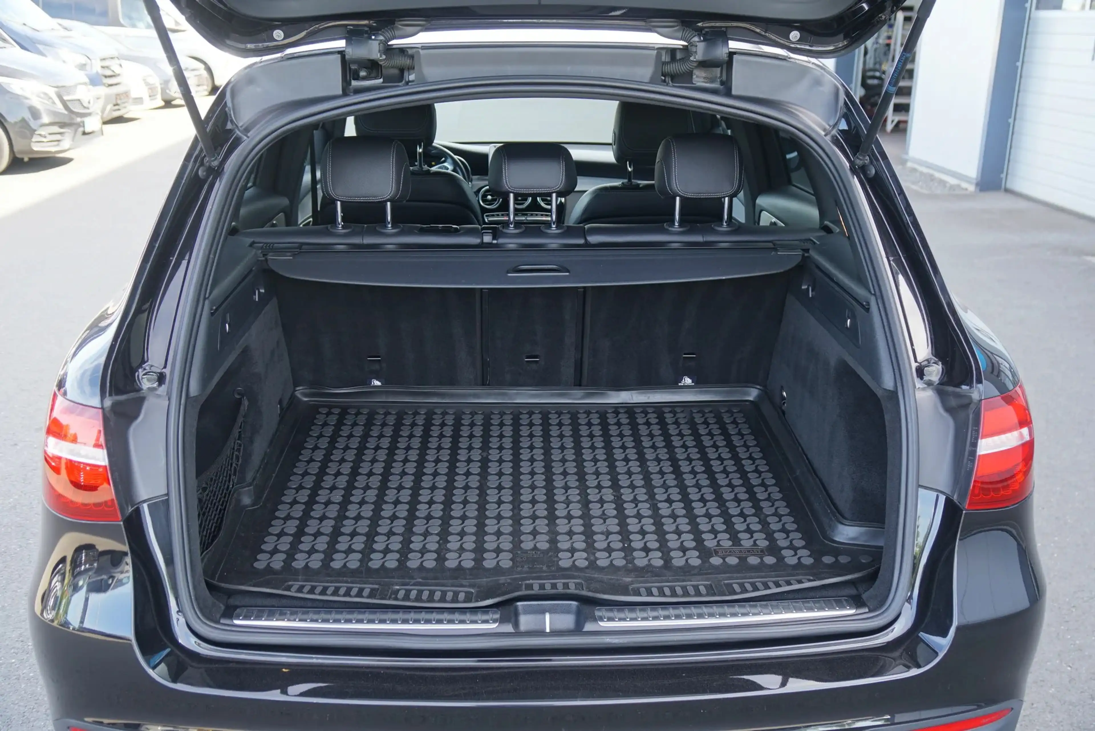 Mercedes-Benz GLC 250 GLC 250 4Matic OFF-ROAD Paket *ILS*Navi* — photo 29