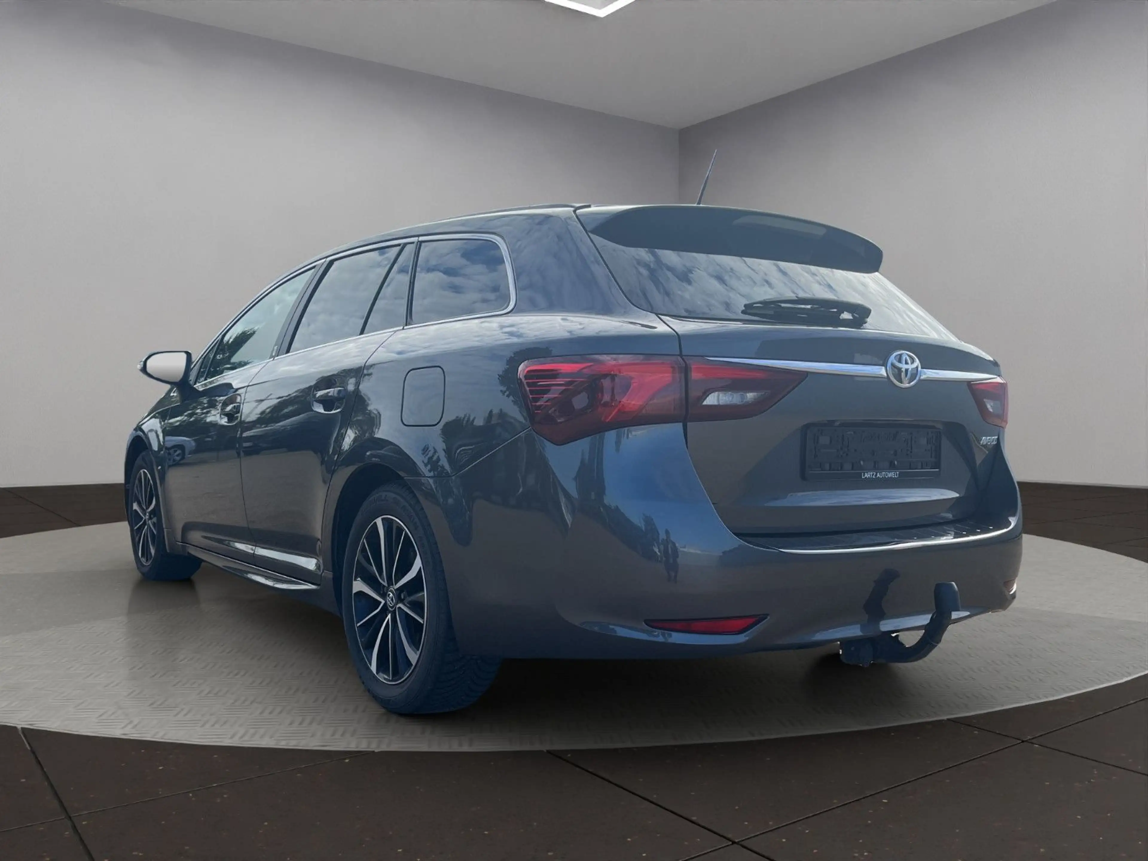 Toyota Avensis Touring Sports Team D/Autom/LED/RFK/Lane — photo 3