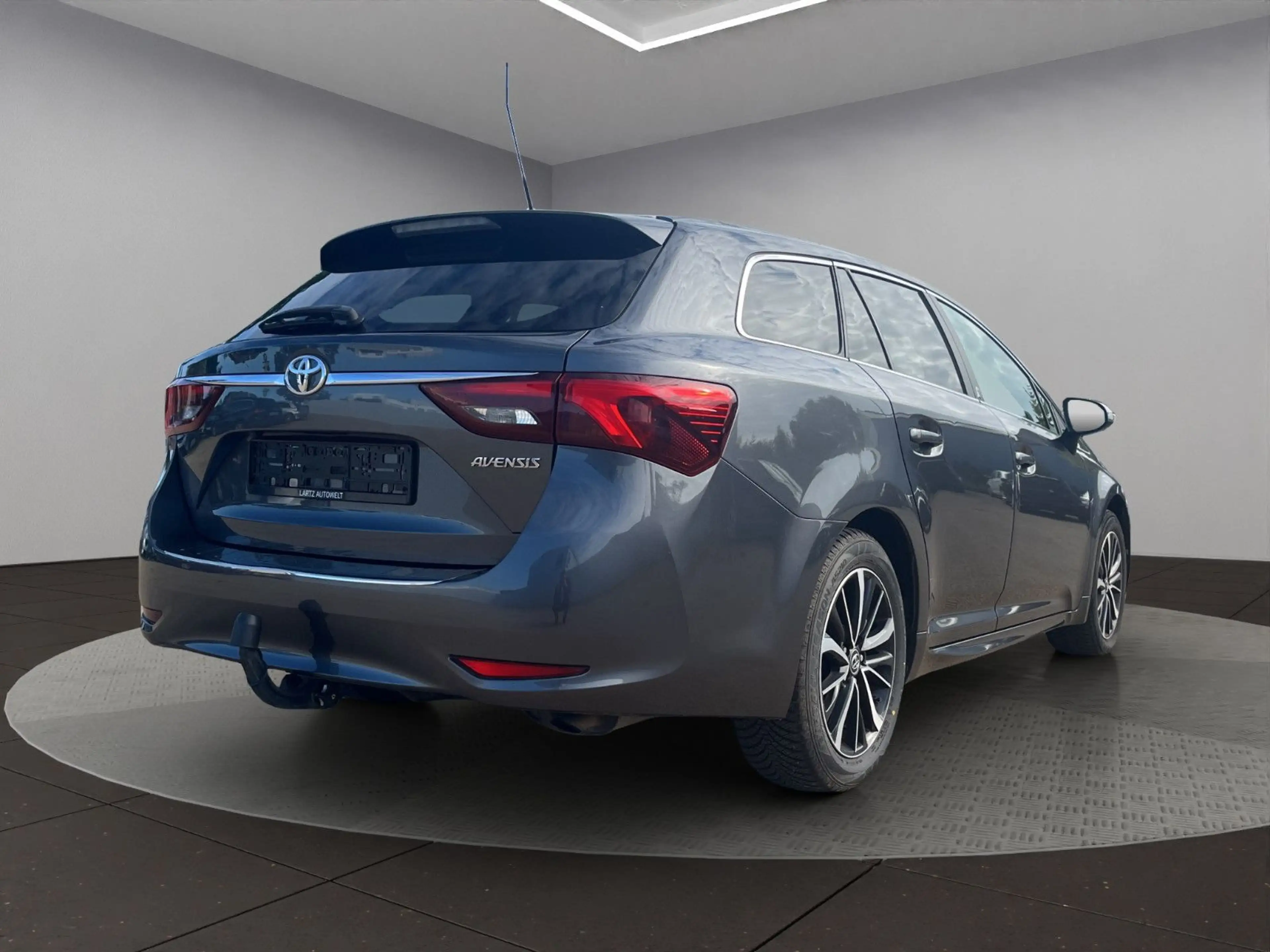Toyota Avensis Touring Sports Team D/Autom/LED/RFK/Lane — photo 5