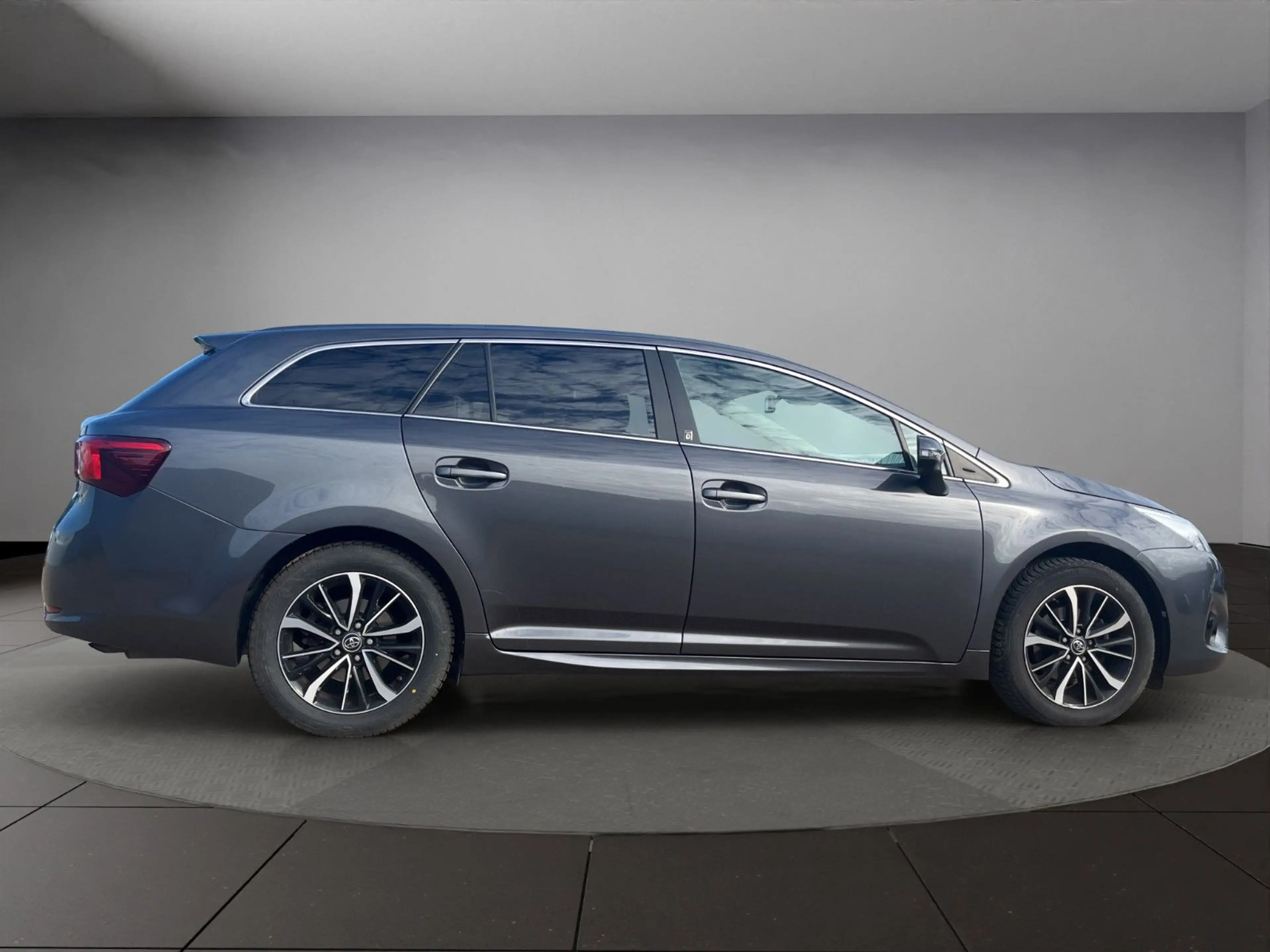 Toyota Avensis Touring Sports Team D/Autom/LED/RFK/Lane — photo 6