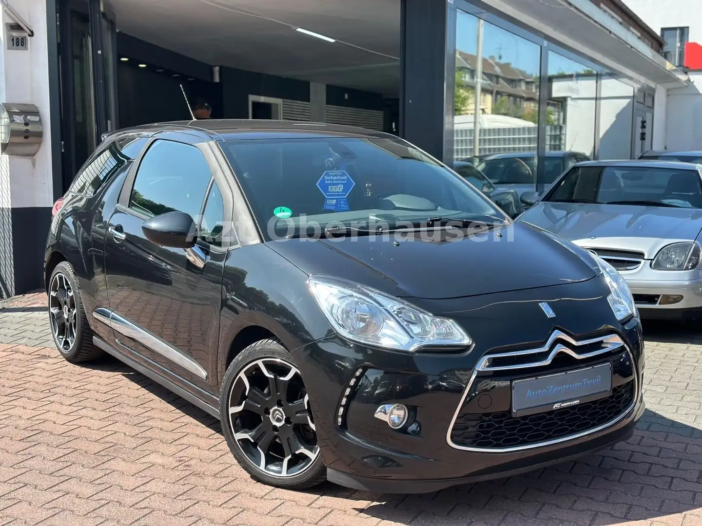 Citroen DS3 1.6 SportChic*1.HAND*TÜV 06/27*TOP GEPFLEGT* Schwarz - 1