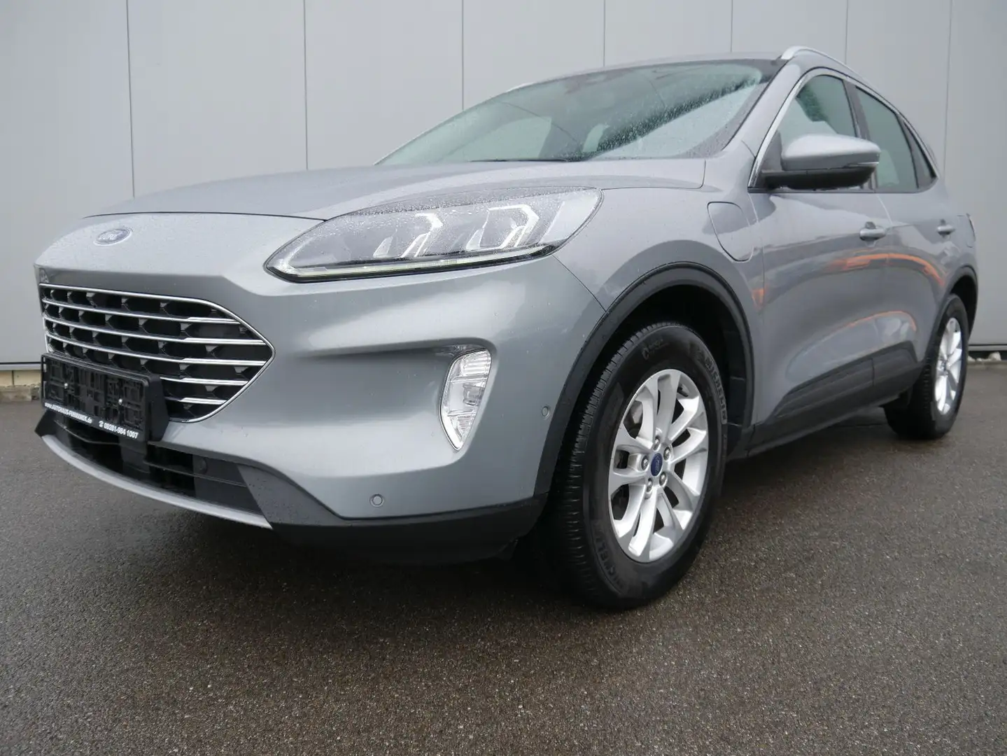 Ford Kuga 2.5 Plug-In Hybrid Titanium Silber - 1