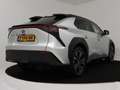 Toyota bZ4X Premium 71 kWh | Panoramisch dak | Grijs - thumbnail 2