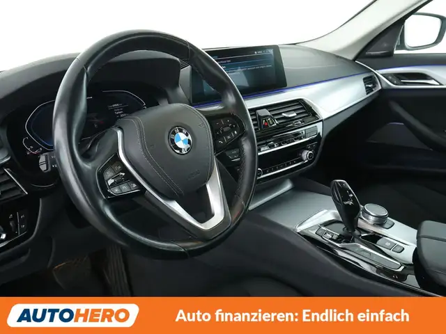 BMW 5 Series view 11