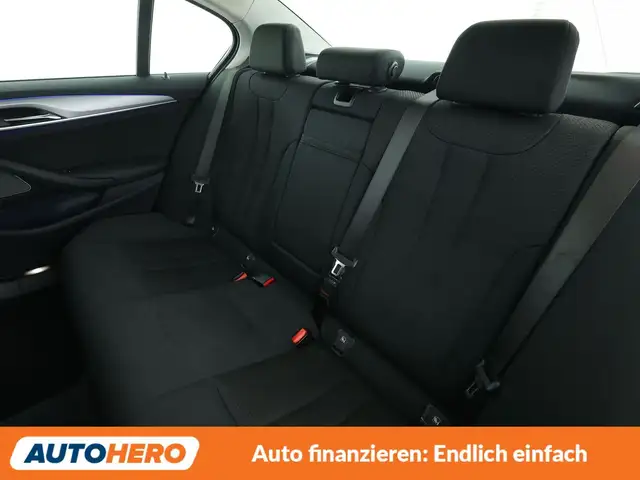 BMW 5 Series view 14