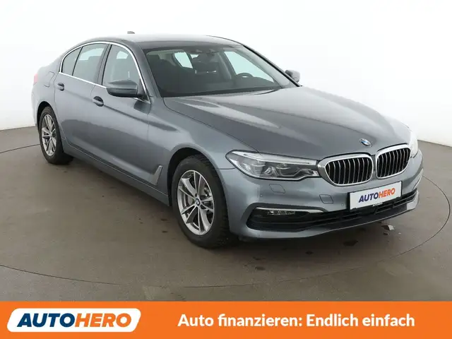 BMW 5 Series view 8