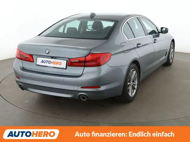 BMW 5 Series view 6