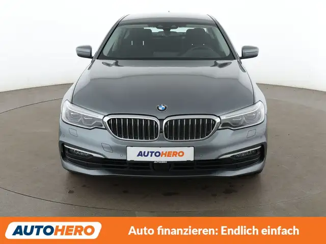BMW 5 Series view 9