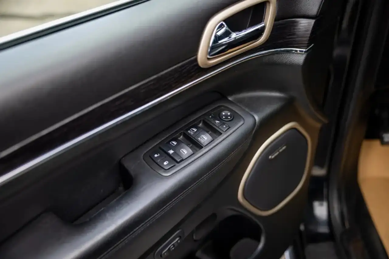 Jeep Grand Cherokee photo Jeep Grand Cherokee
