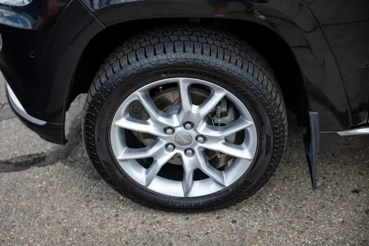 Jeep Grand Cherokee photo Jeep Grand Cherokee