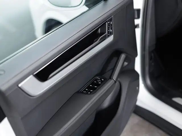 Porsche Cayenne view 14