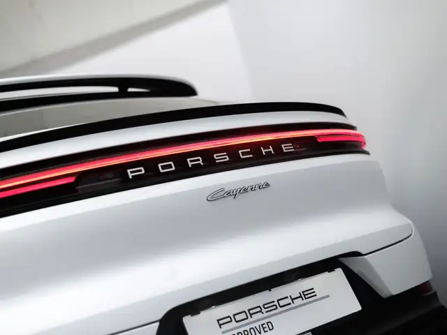 Porsche Cayenne view 4