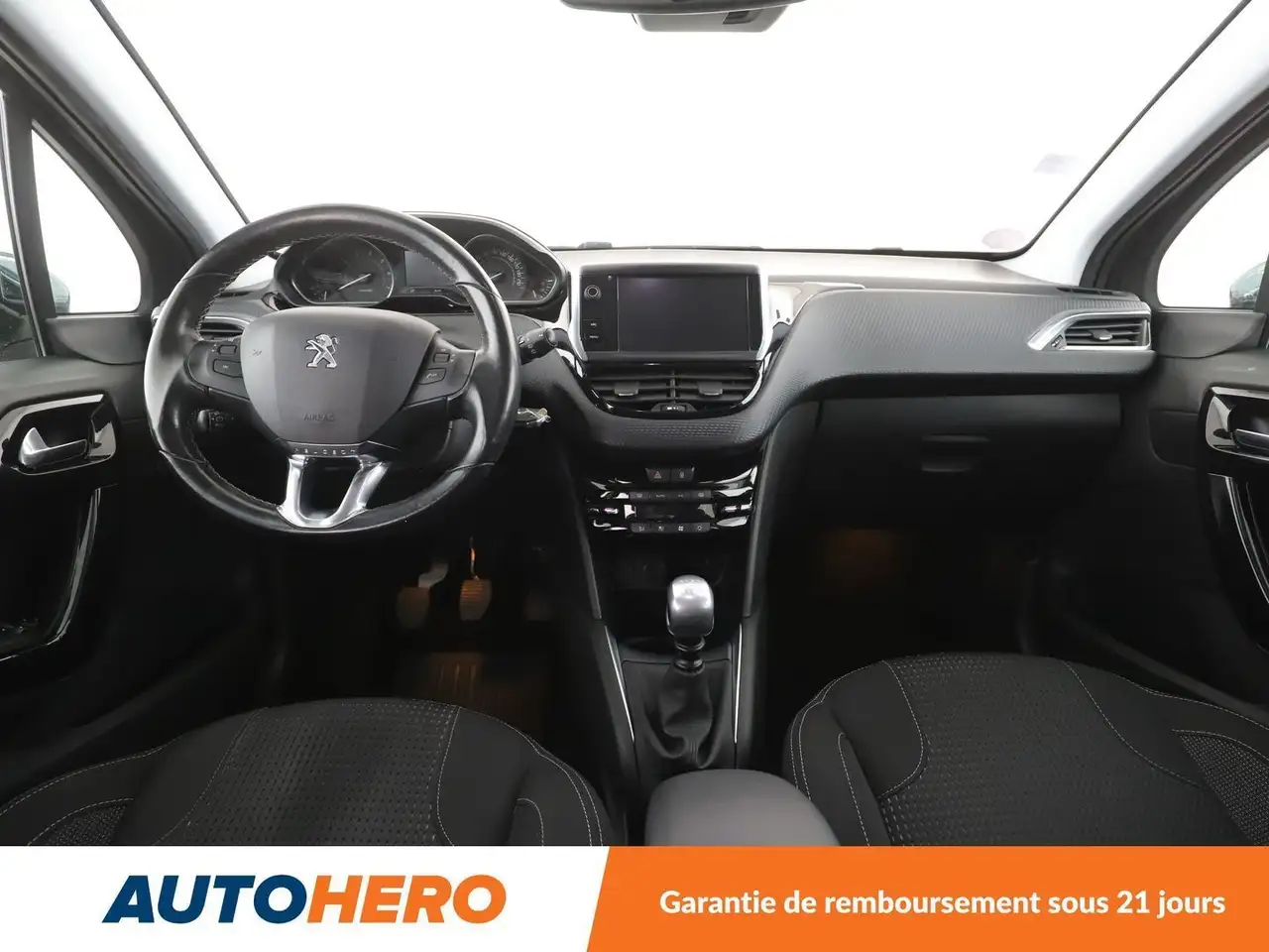 Peugeot 208 208 — photo 12