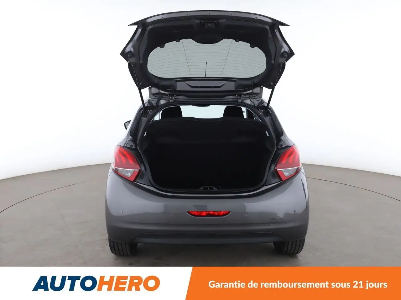 Peugeot 208 208 — photo 16
