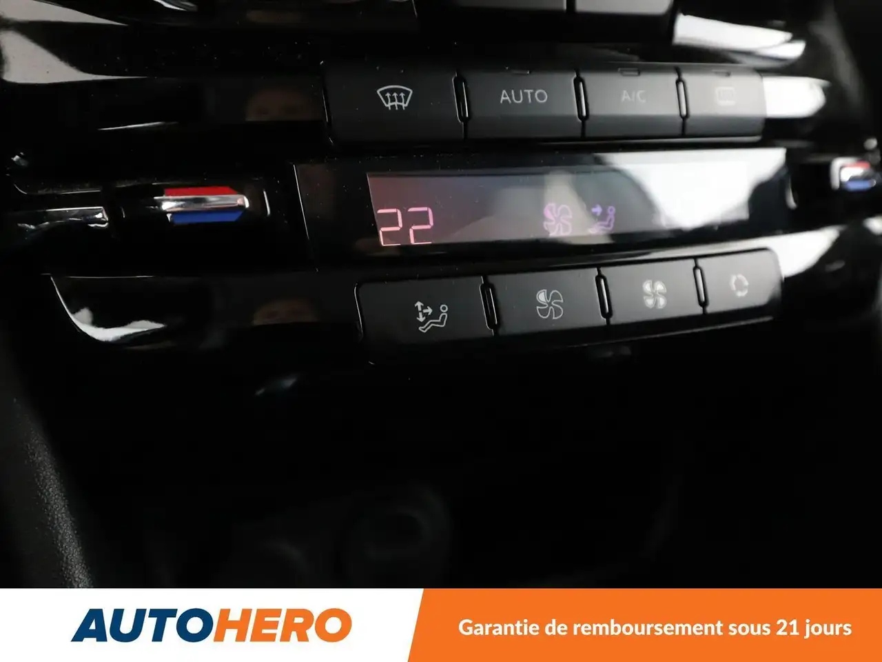 Peugeot 208 208 — photo 24