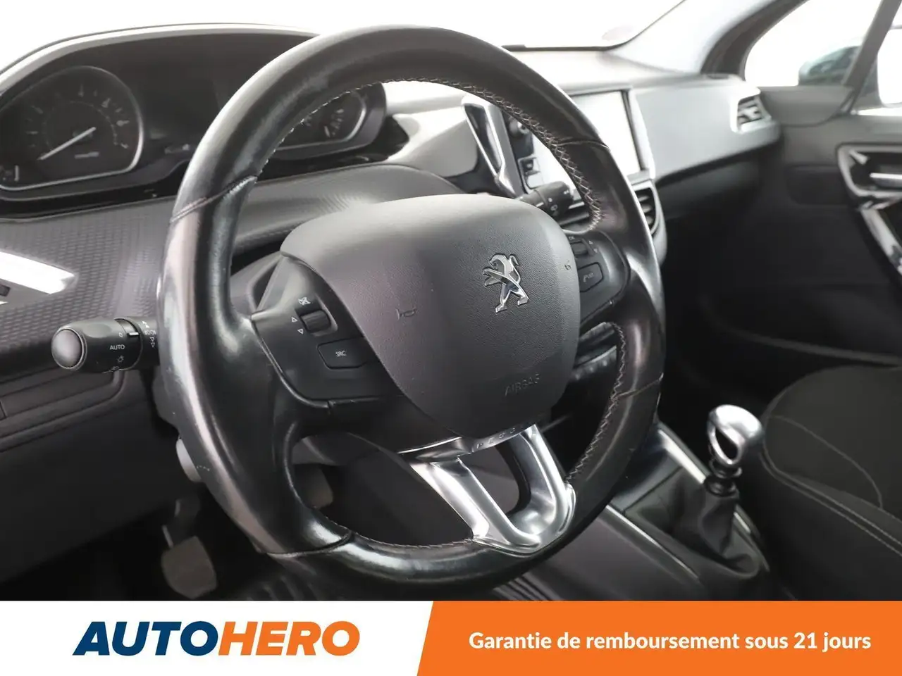 Peugeot 208 208 — photo 11