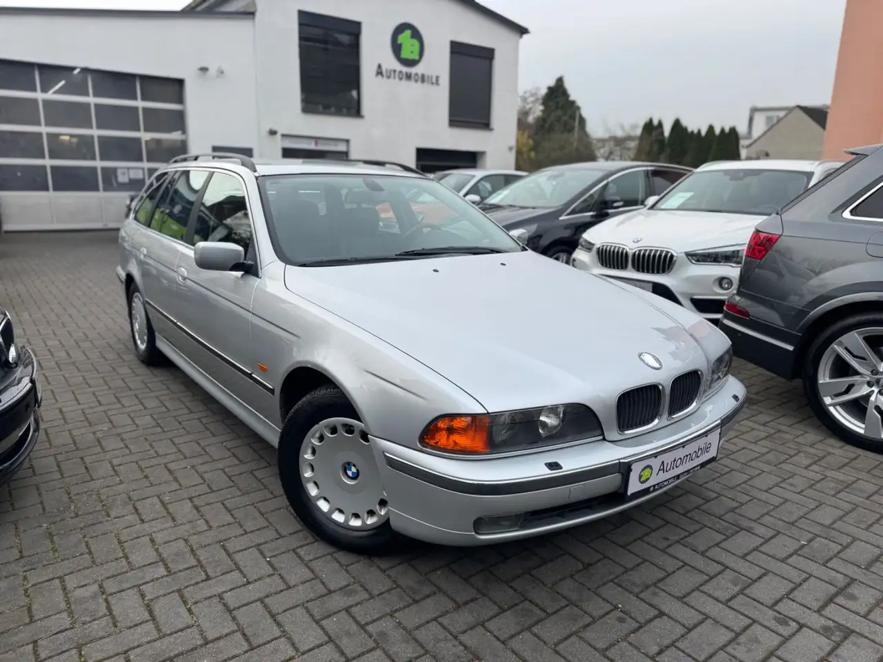 BMW 523