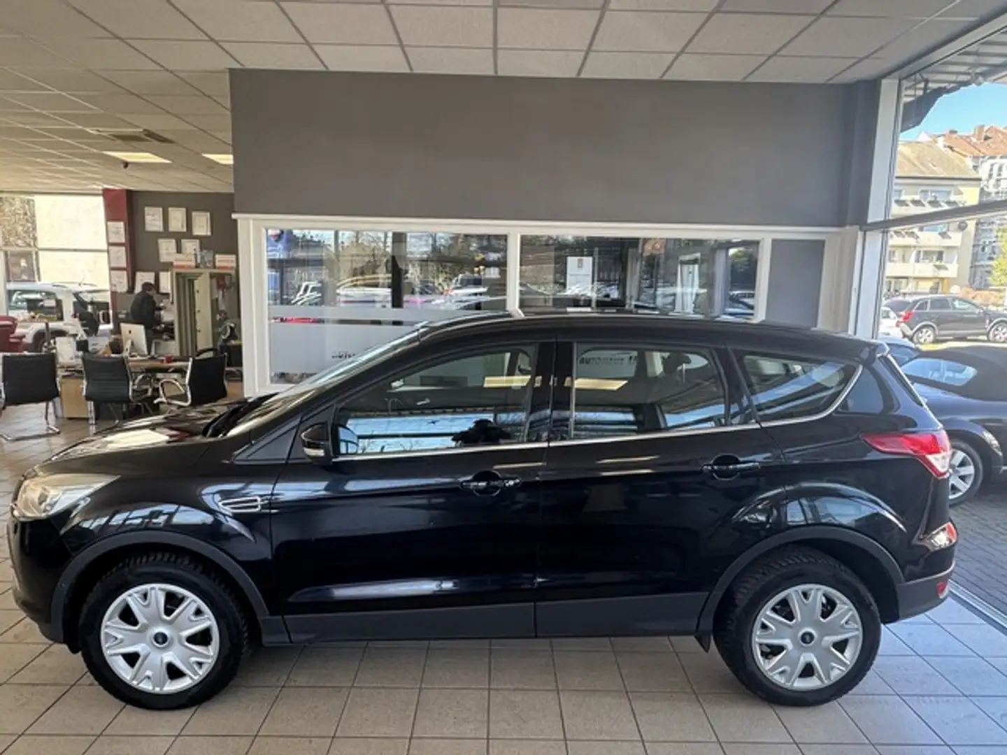 Ford Kuga Trend Klima AHK 2. Hand PDC v+h Navigation Zwart - 1