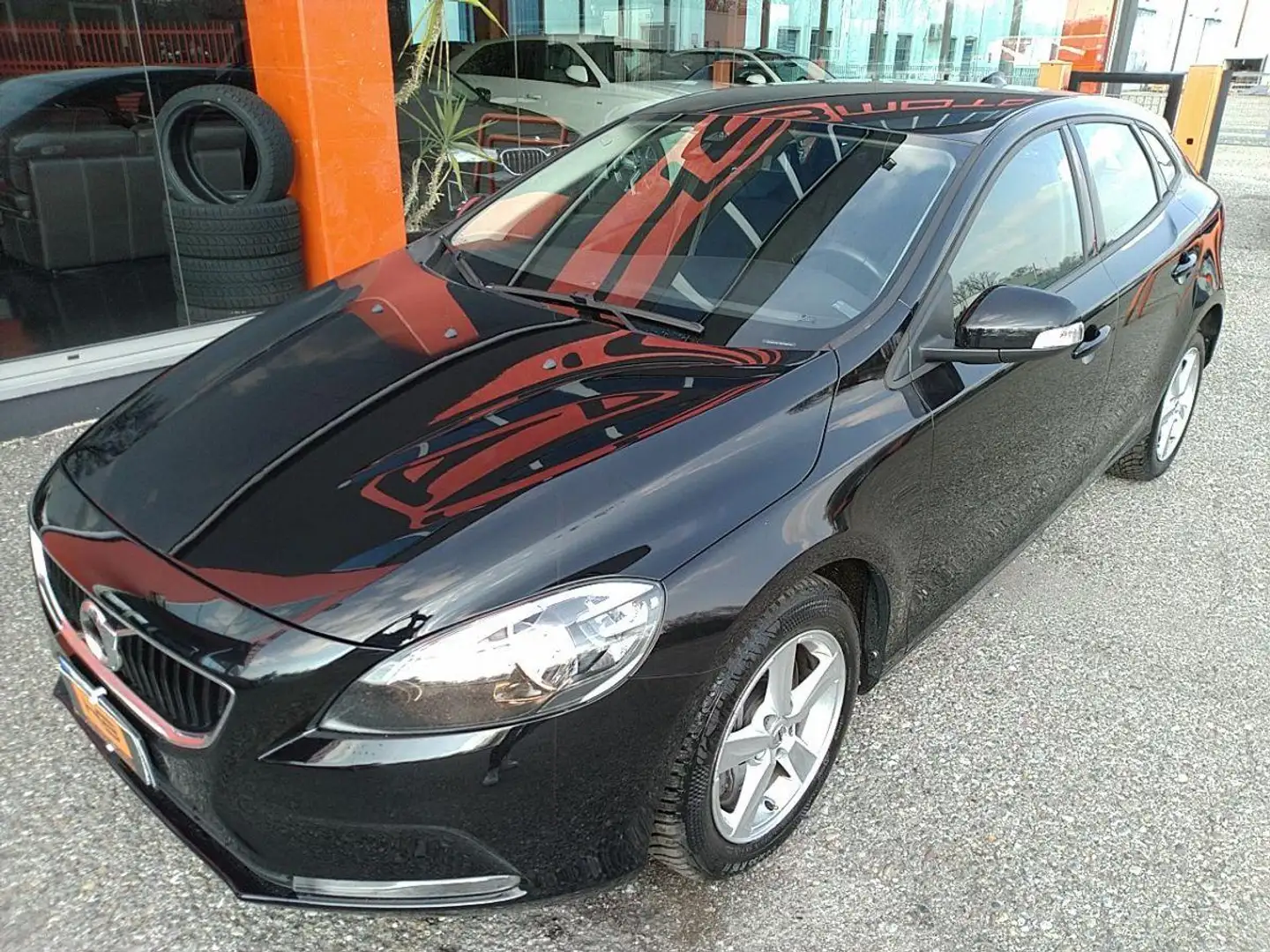 Volvo V40 D2 Geartronic Zwart - 1