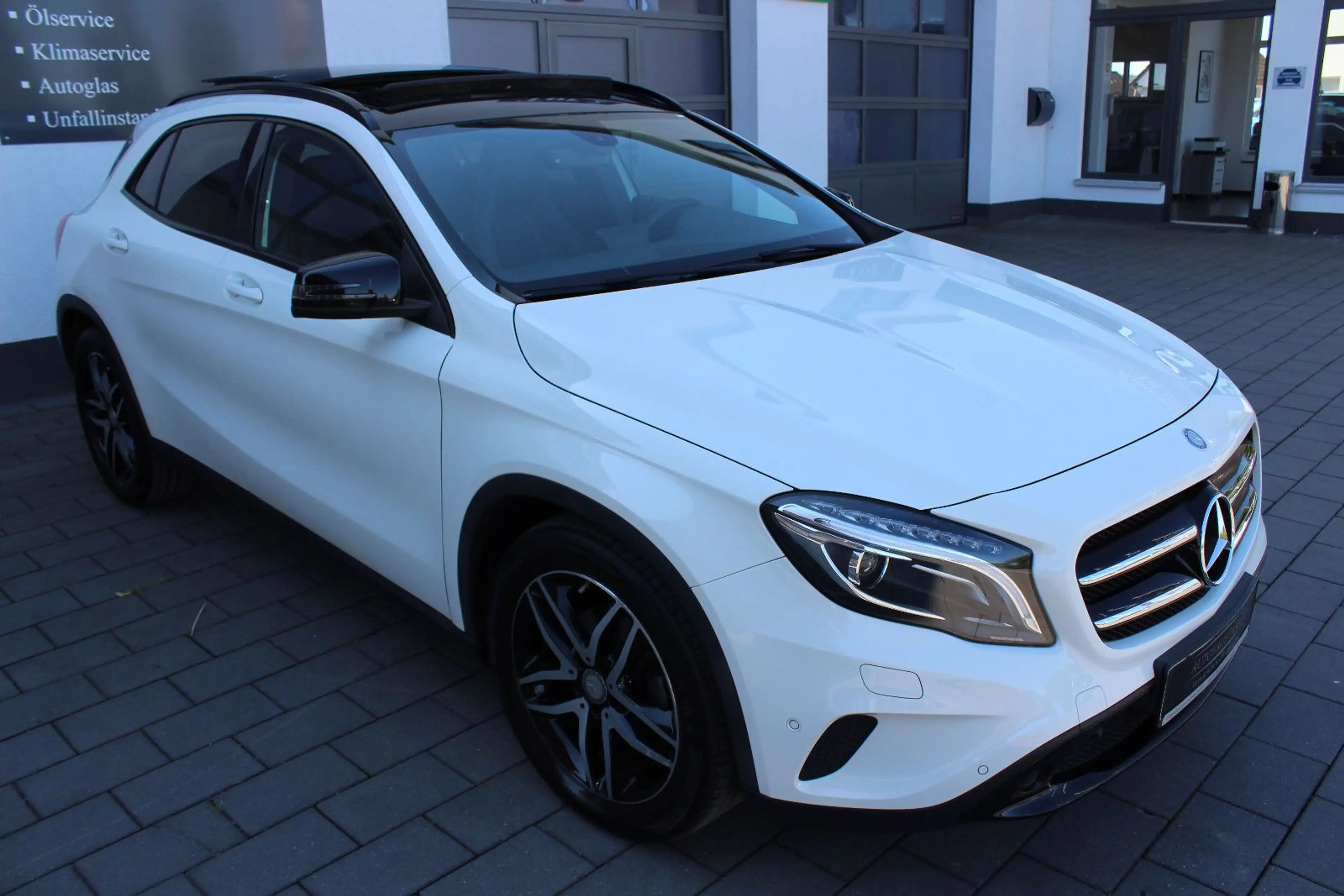Mercedes-Benz GLA 200 CDI URBAN (PANORAMA-SCHIEBEDACH,NAVI) — photo 5