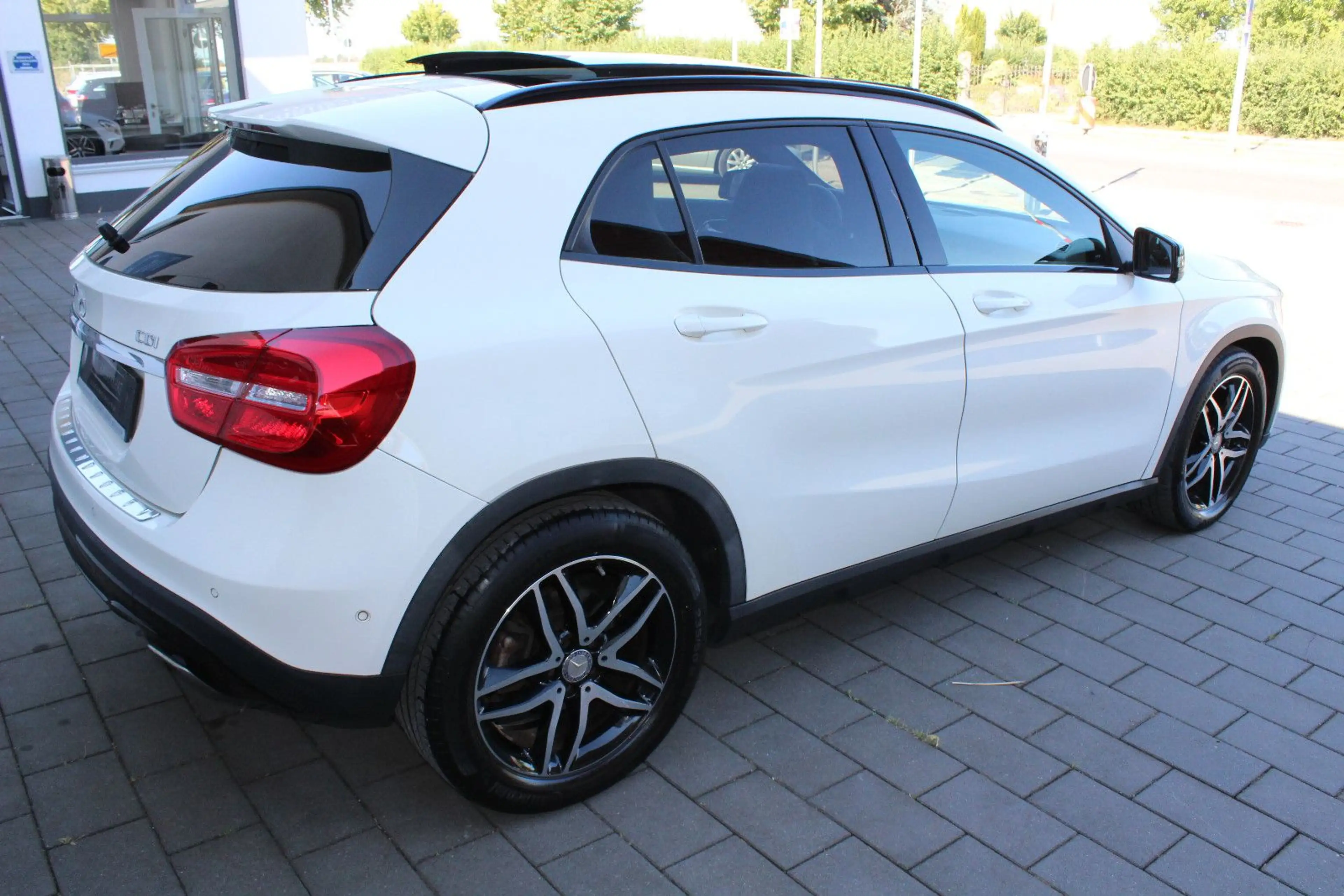 Mercedes-Benz GLA 200 CDI URBAN (PANORAMA-SCHIEBEDACH,NAVI) — photo 3