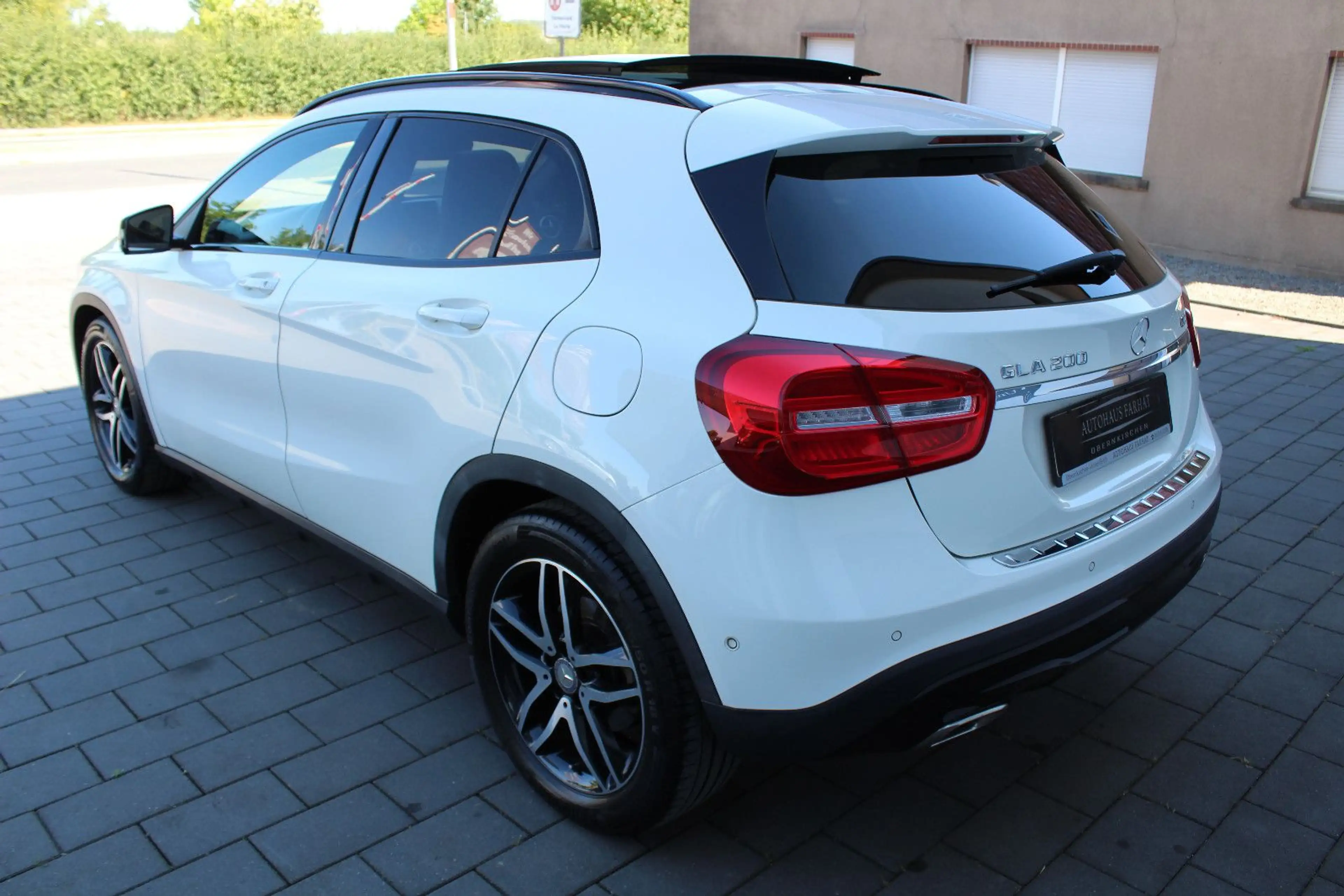 Mercedes-Benz GLA 200 CDI URBAN (PANORAMA-SCHIEBEDACH,NAVI) — photo 2
