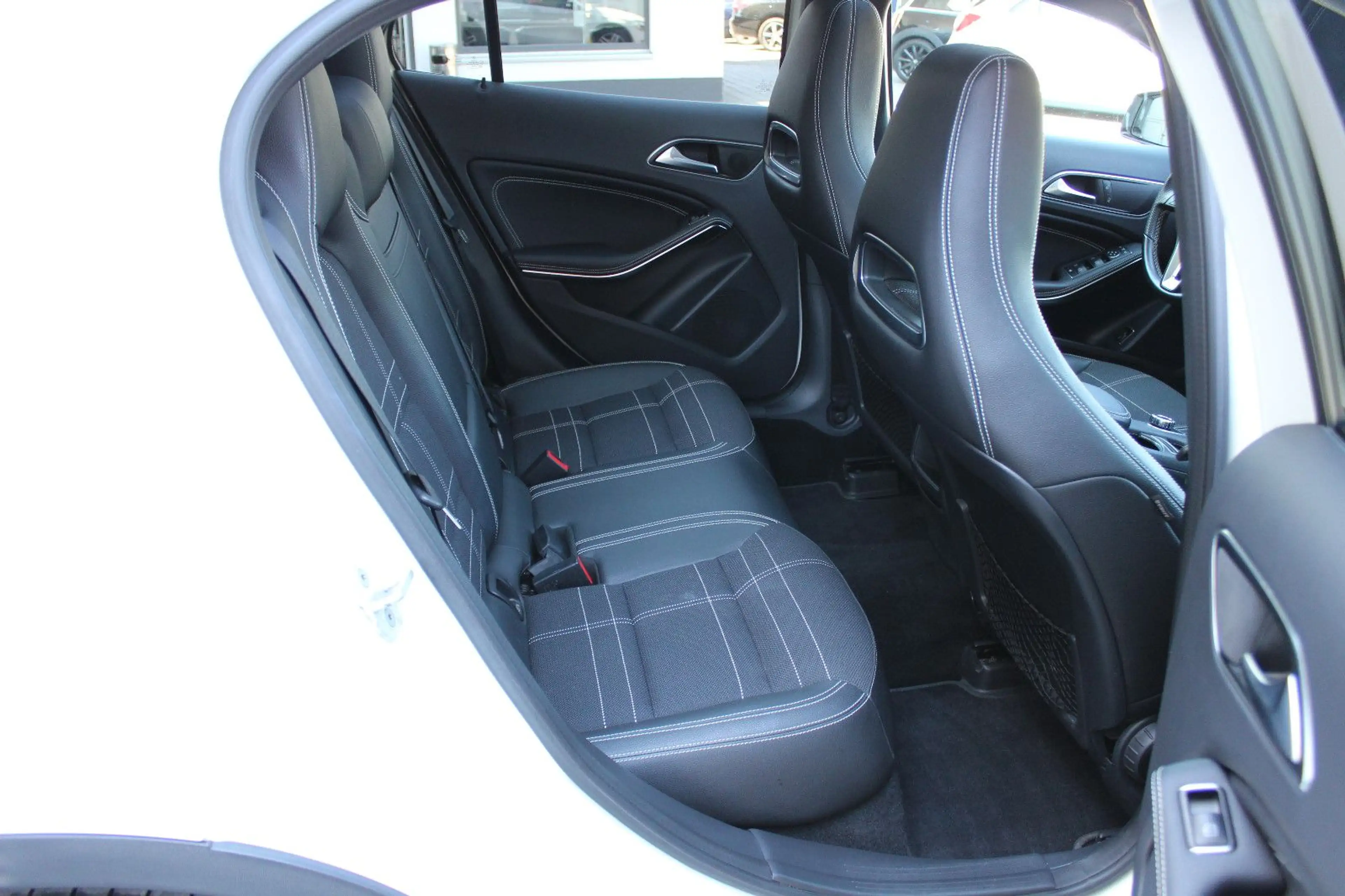 Mercedes-Benz GLA 200 CDI URBAN (PANORAMA-SCHIEBEDACH,NAVI) — photo 15