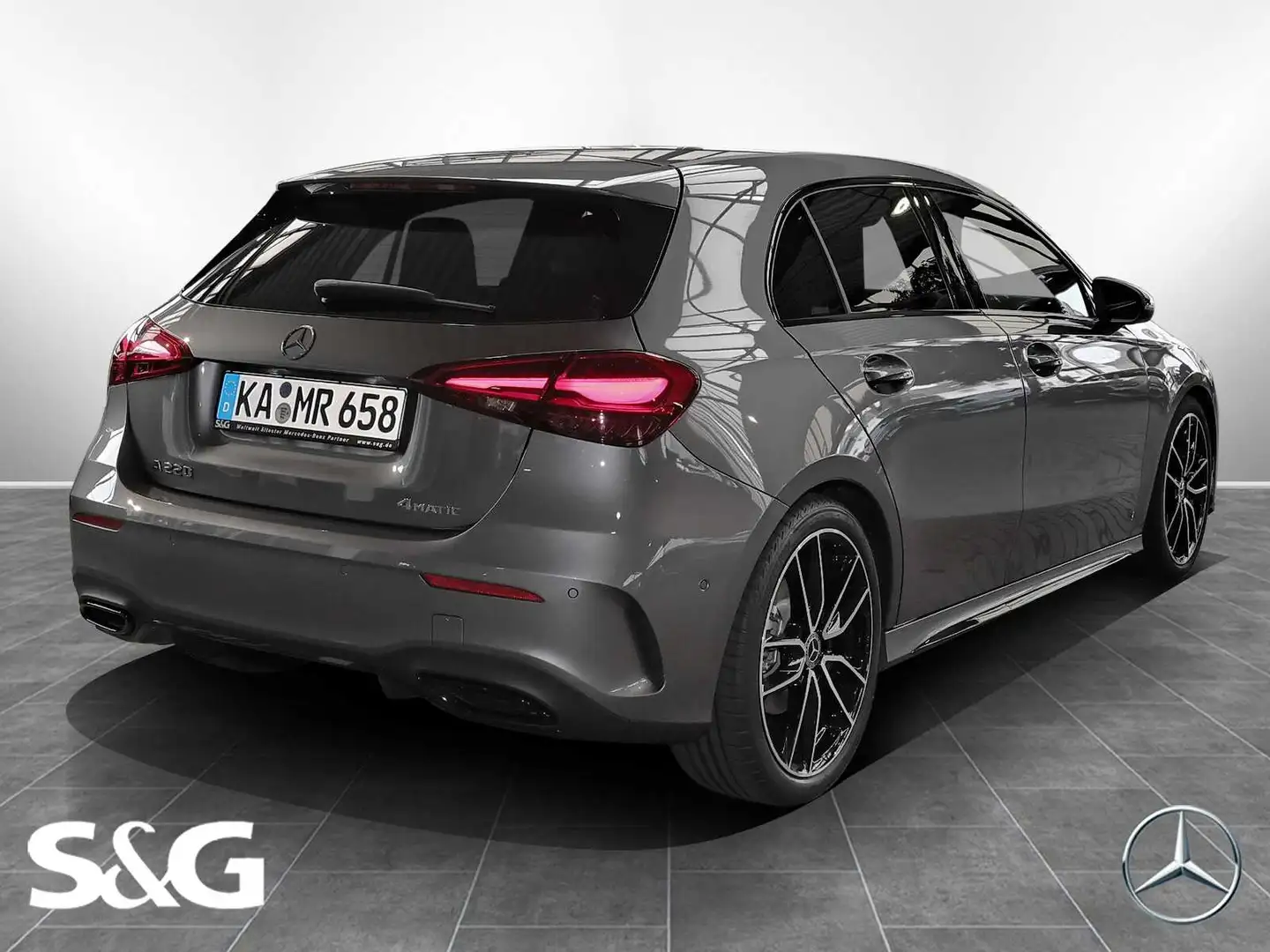 Mercedes-Benz A 220 4M AMG Distron+RüKam+LED+Pano+AHK+Standhzg Grijs - 2