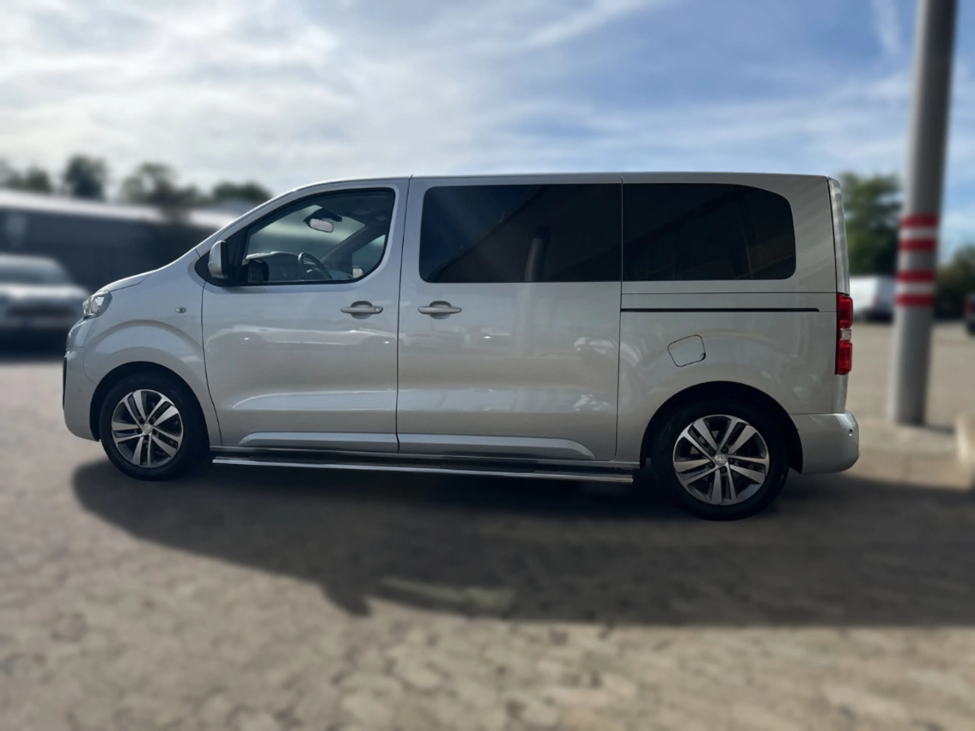 Peugeot Traveller Active L2 AHK AT-Motor 0KM Navi Klimaautom SHZ Tot — photo 3