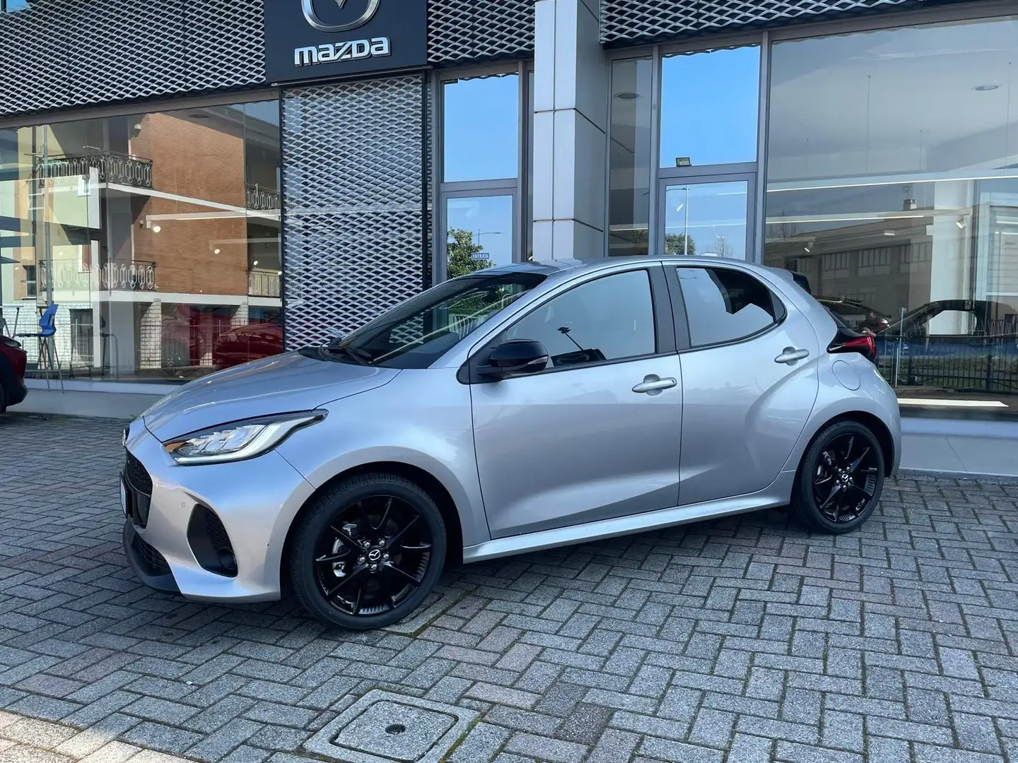 Mazda 2 1.5 vvt full hybrid Homura (ECOBONUS LOMBARDIA) Сірий - 1