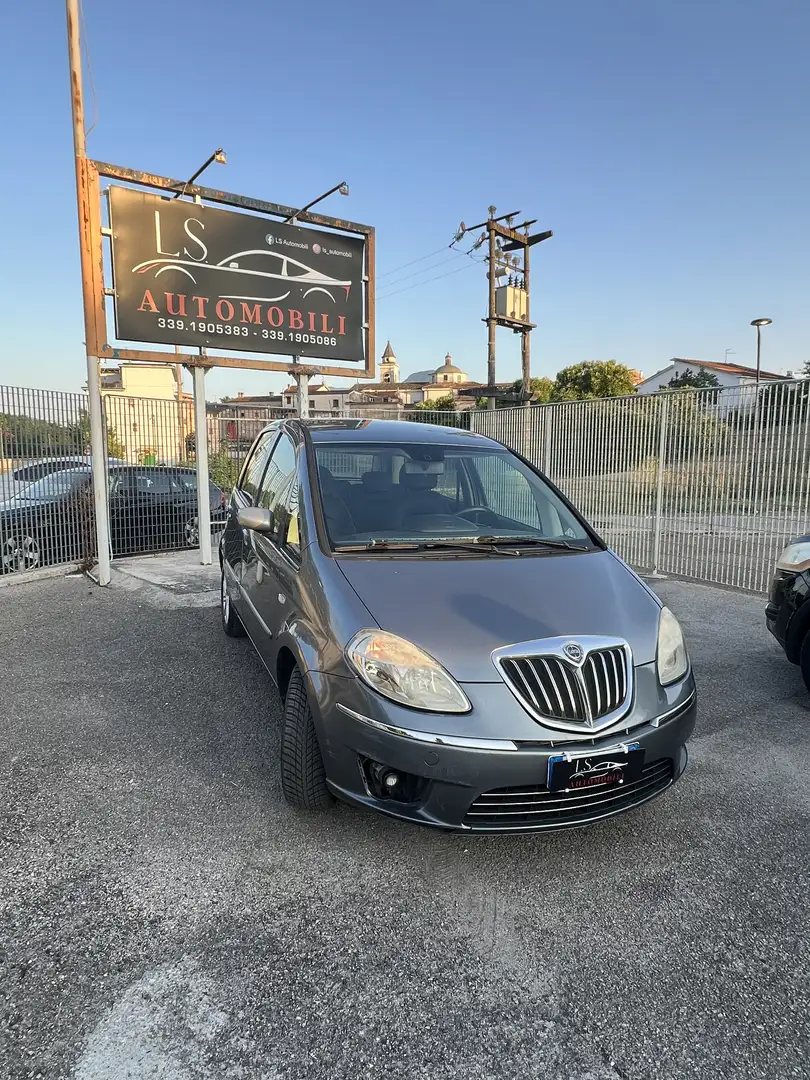 Lancia MUSA 1.6 mjt Poltrona Frau 120cv dpf Šedá - 2
