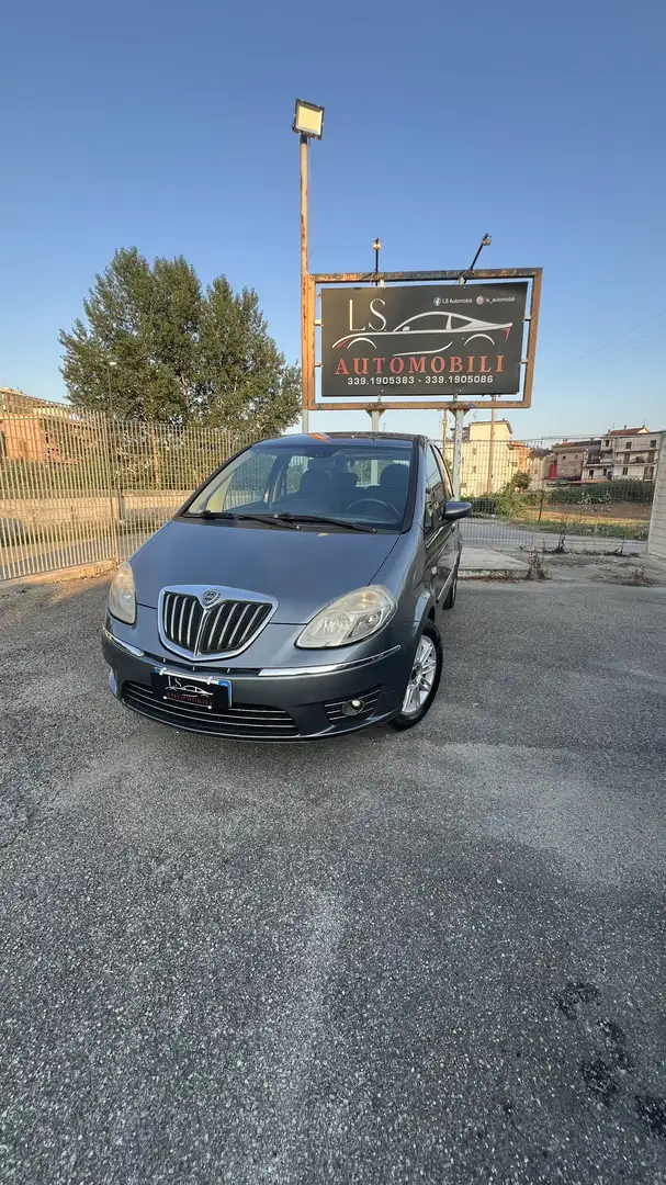 Lancia MUSA 1.6 mjt Poltrona Frau 120cv dpf Šedá - 1