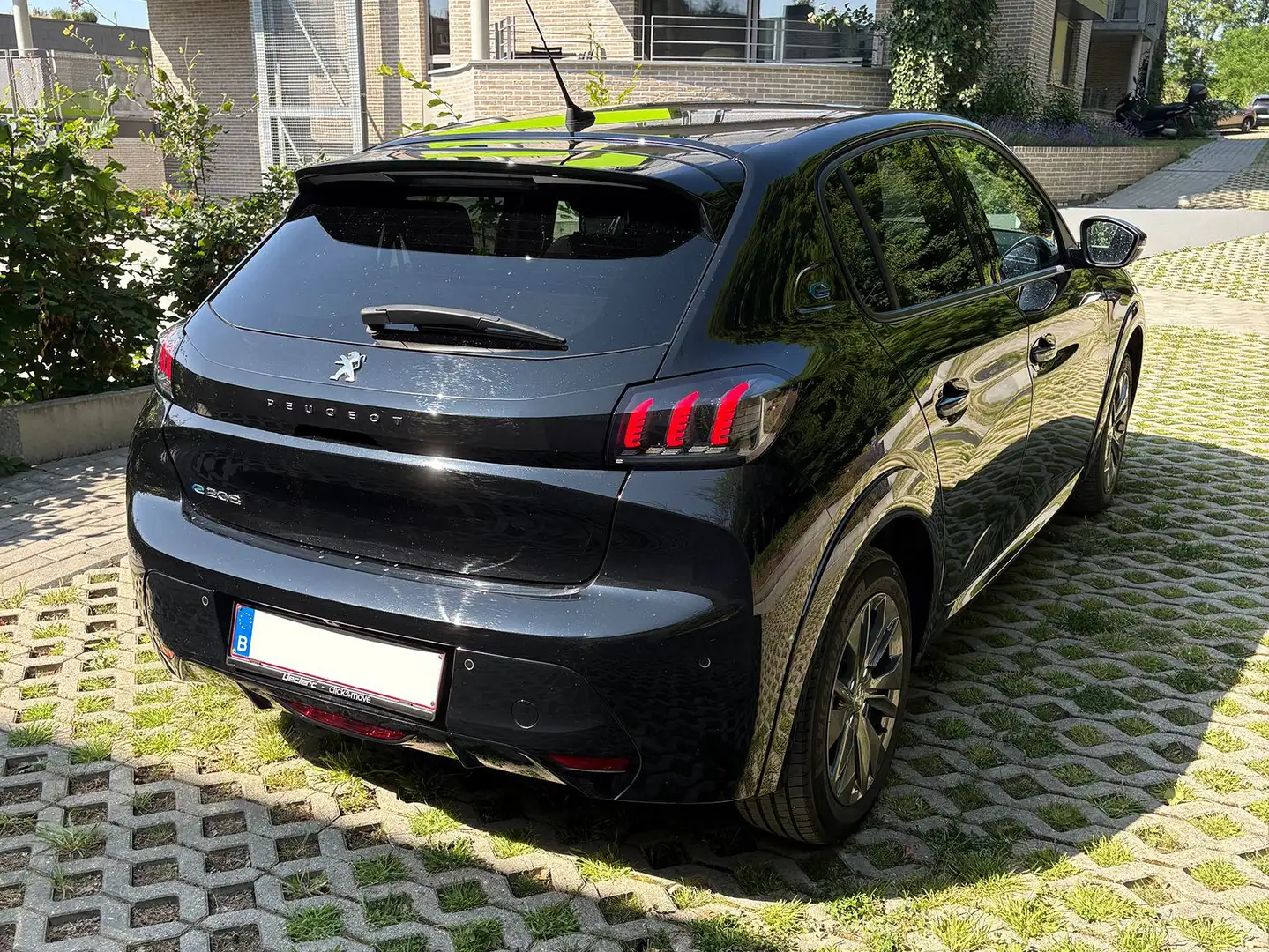 Peugeot e-208 e-208 50 kWh Allure Pack Zwart - 2