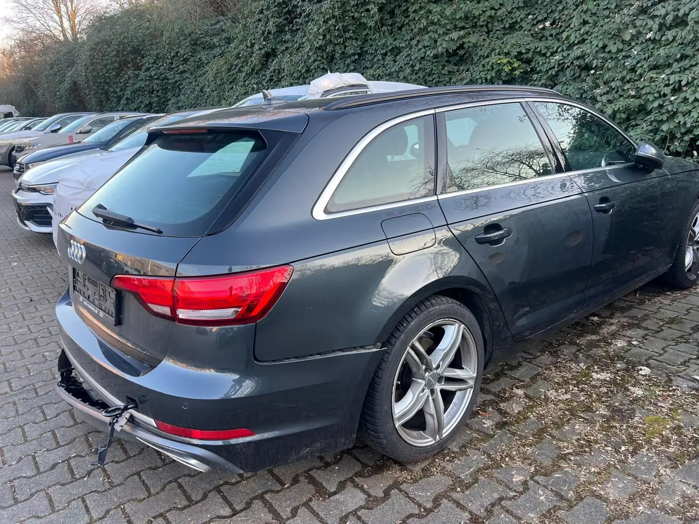 Audi A4 Avant 40 TFSI sport Xenon Panorama el. Koffer Gris - 2