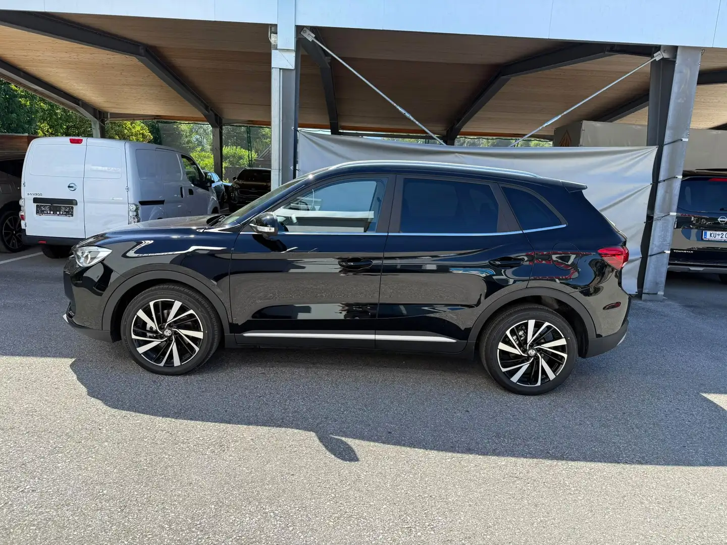 MG ZS Hybrid+ Luxury Schwarz - 2