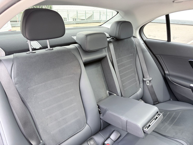 Mercedes-Benz C 300 d AMG Line PANO/DISTRONIC/360°/STANDH./19" — photo 14