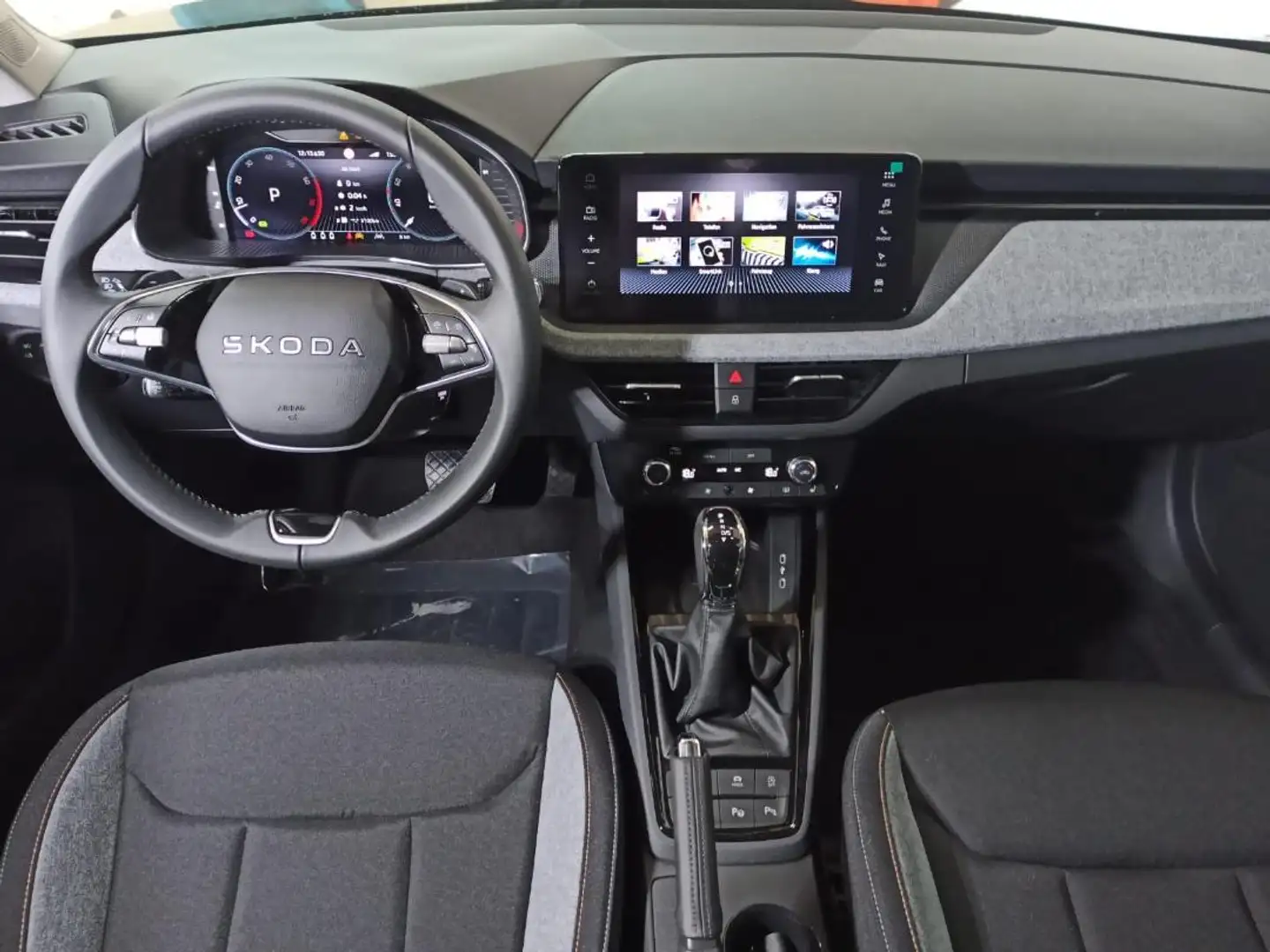 Skoda Kamiq Tour 1.5 TSI DSG Navi/AHK/MatrixLED/Kamera/el.Klappe/Kessy/ACC Schwarz - 1