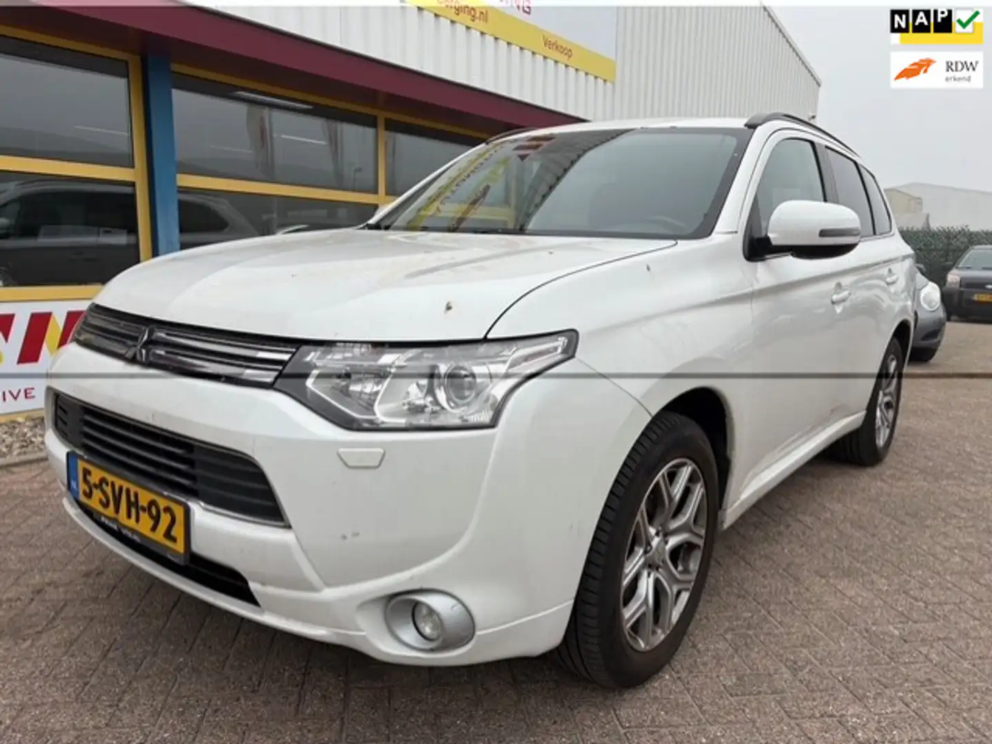 Mitsubishi Outlander 2.0 PHEV instyle+ APK T/M 4-3-2027 Weiß - 1