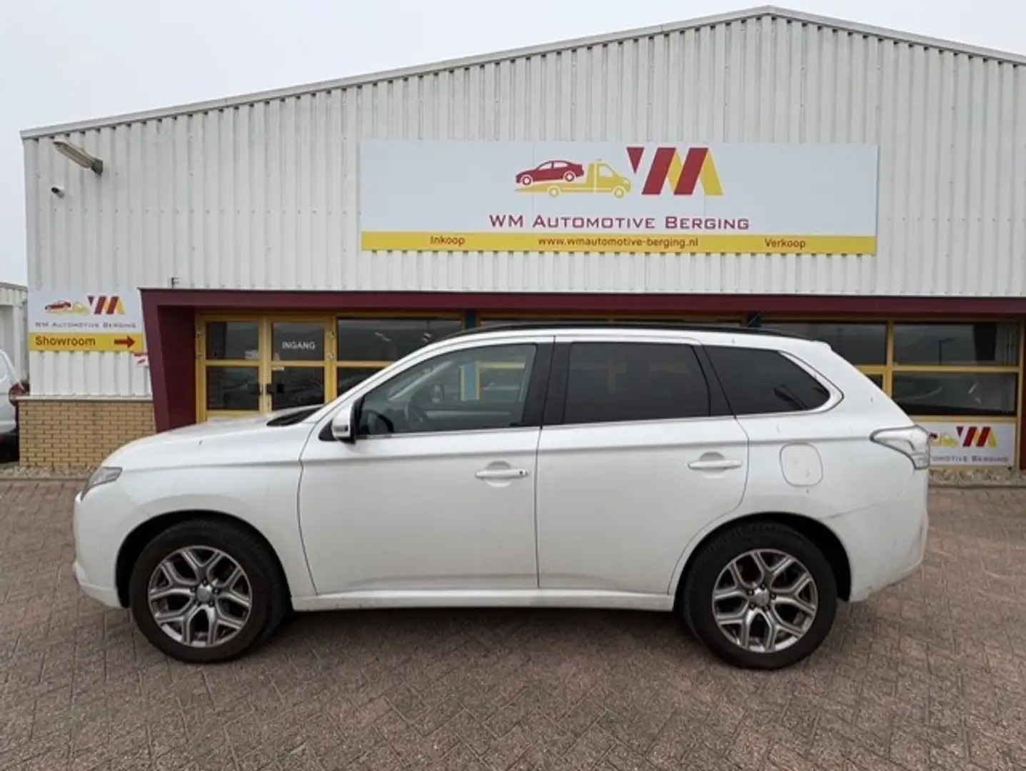 Mitsubishi Outlander 2.0 PHEV instyle+ APK T/M 4-3-2027 Weiß - 2